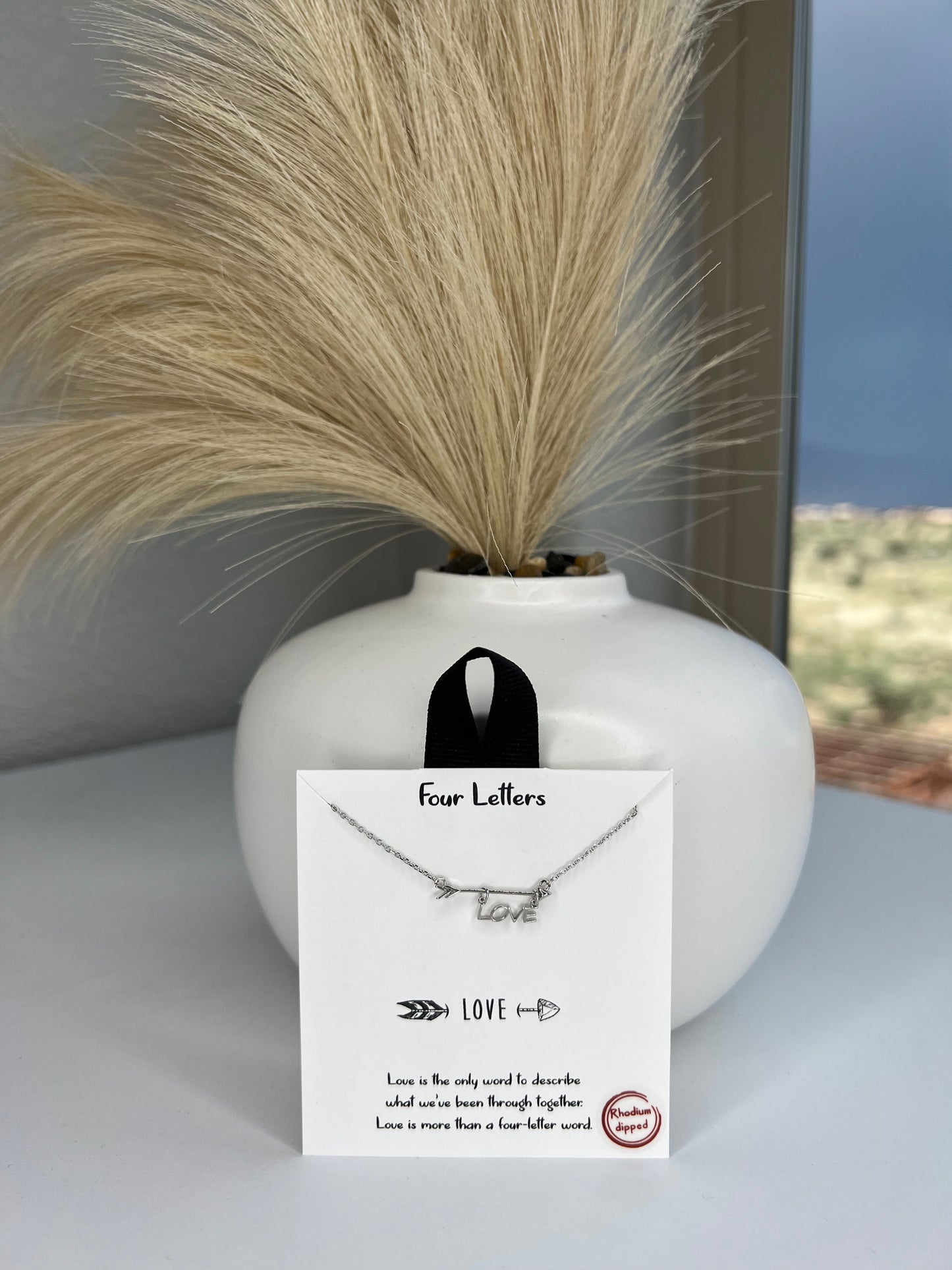 Love Arrow Necklace (2 Colors Available)